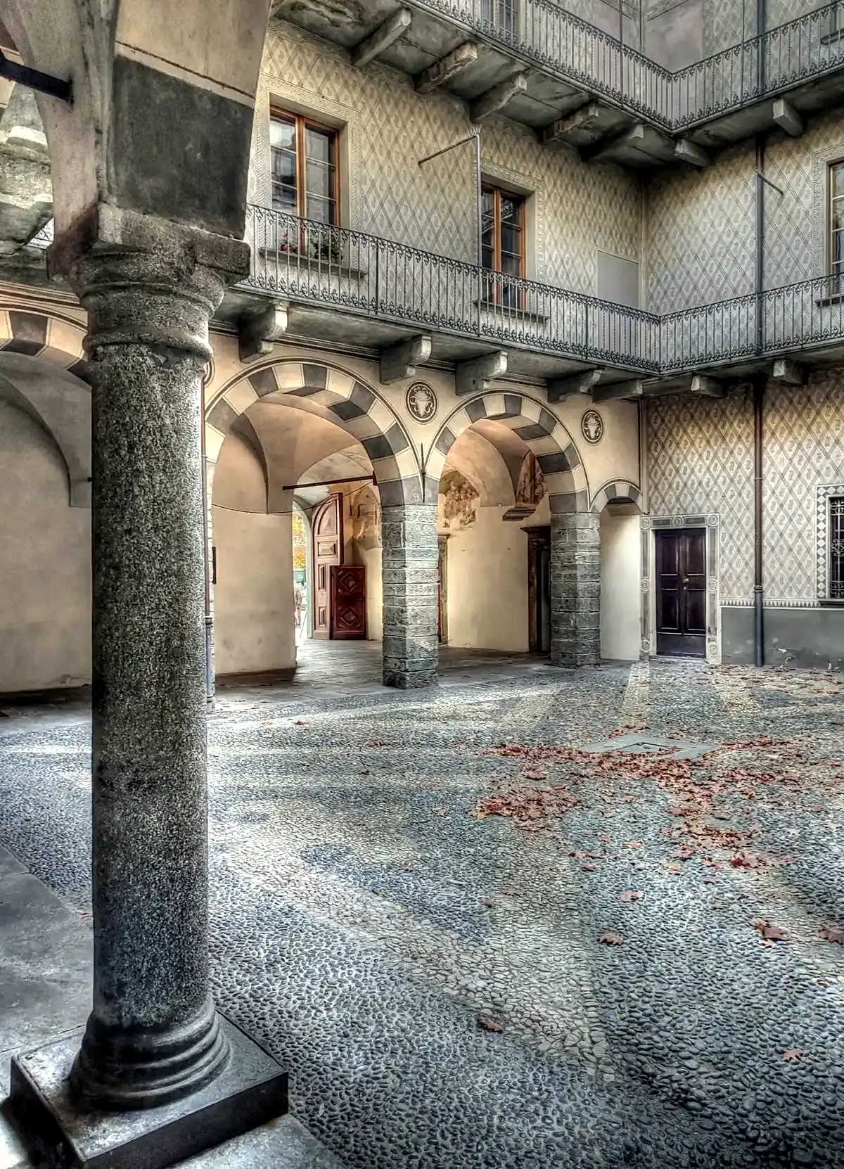 Cortile di palazzo nobiliare a Sondrio